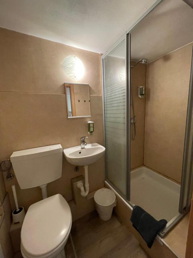 Twin Room Private Bathroom,1699091148:JPEG