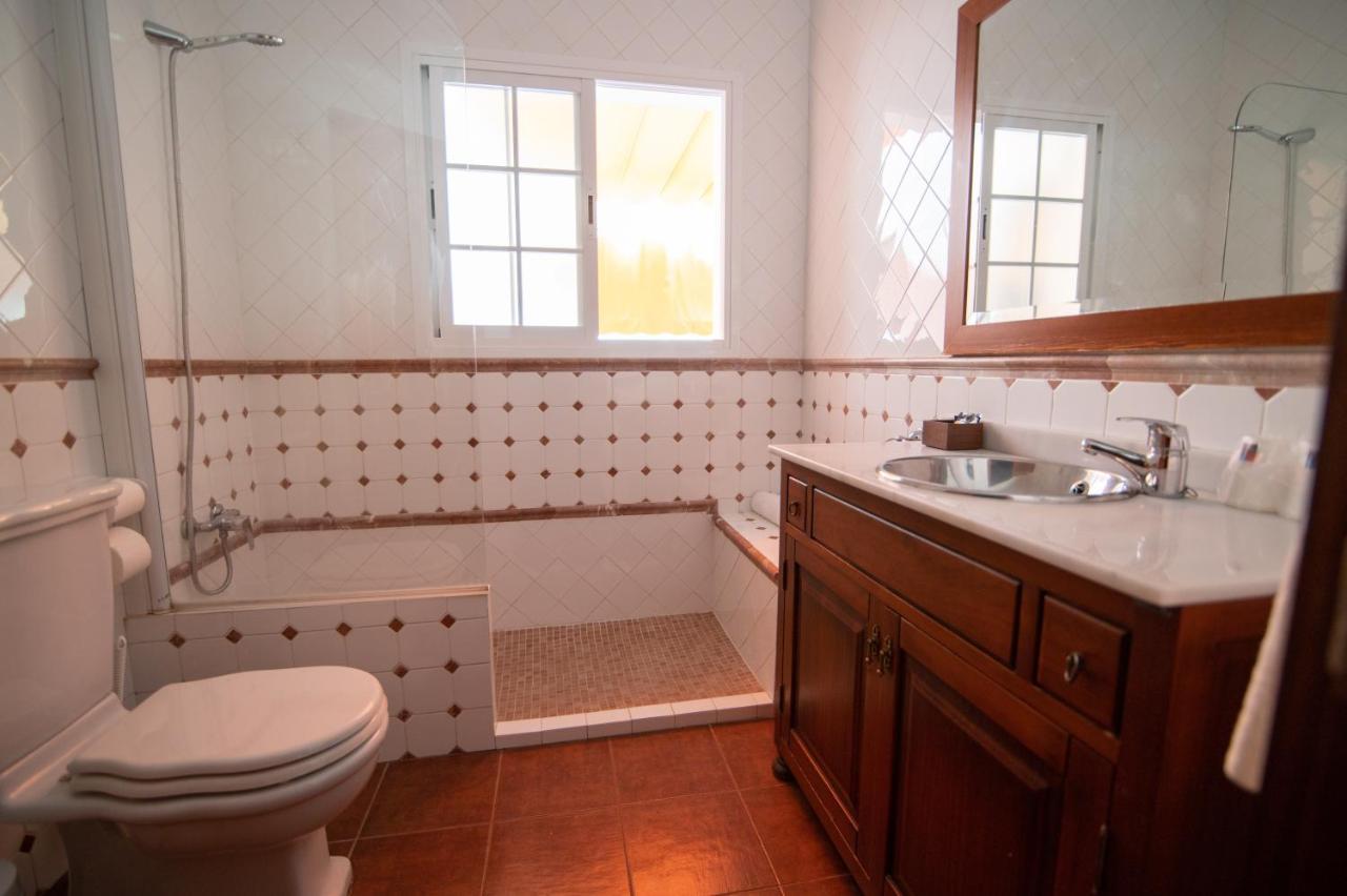 Quadruple Room Bathroom,1233407090:JPEG