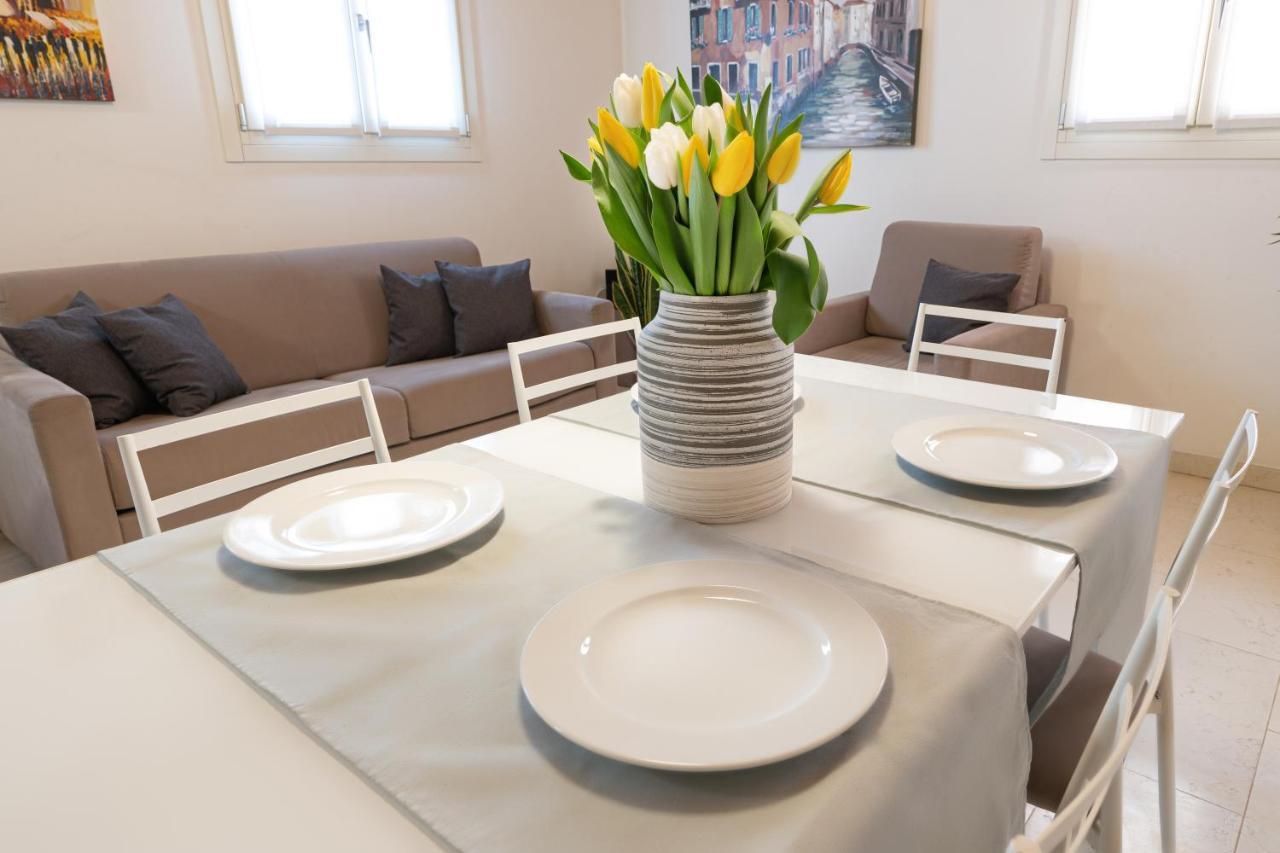 Two-Bedroom Apartment Split Level with Canal View,1365248477:JPEG