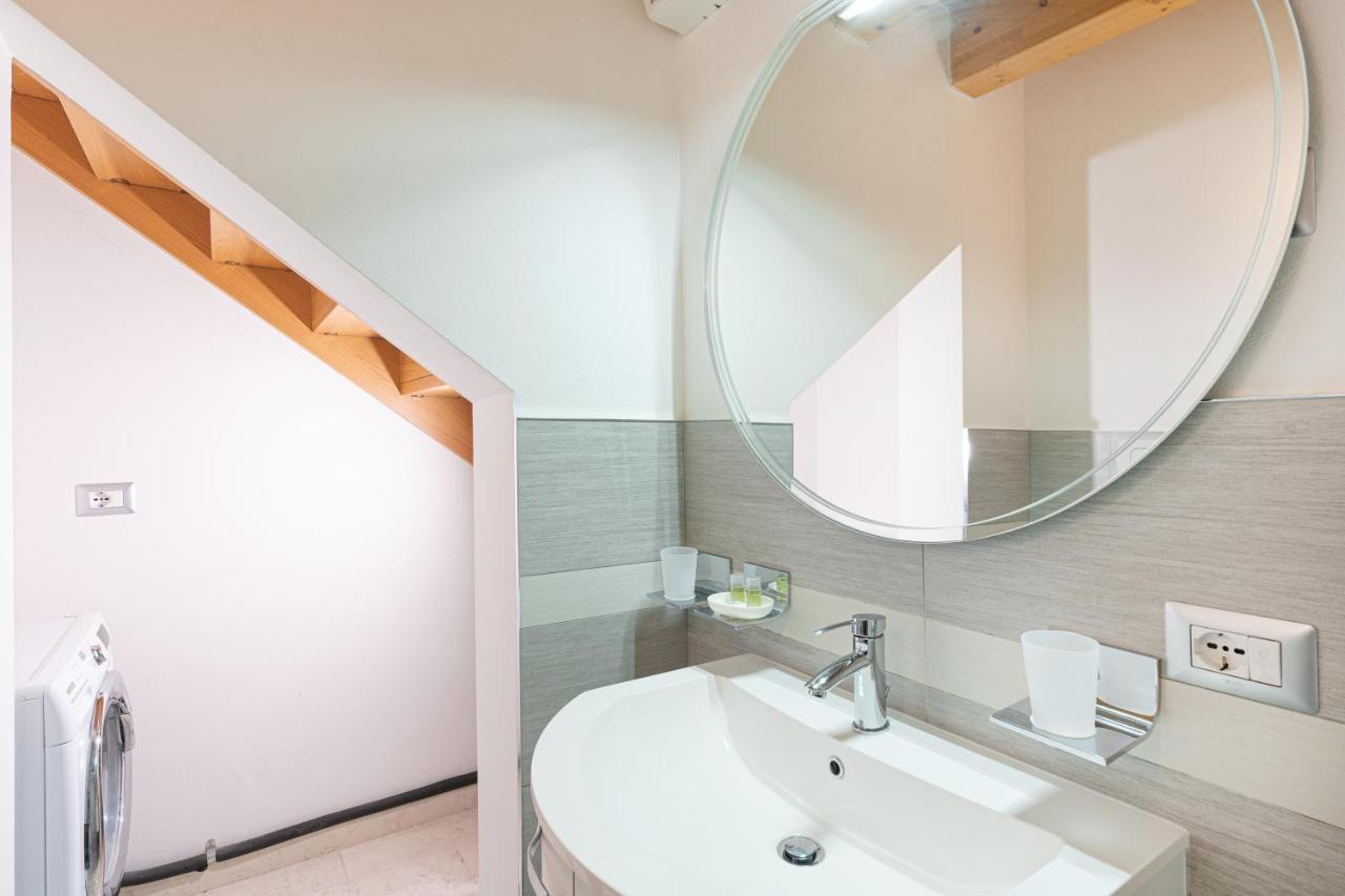Two-Bedroom Apartment Split Level Canal View