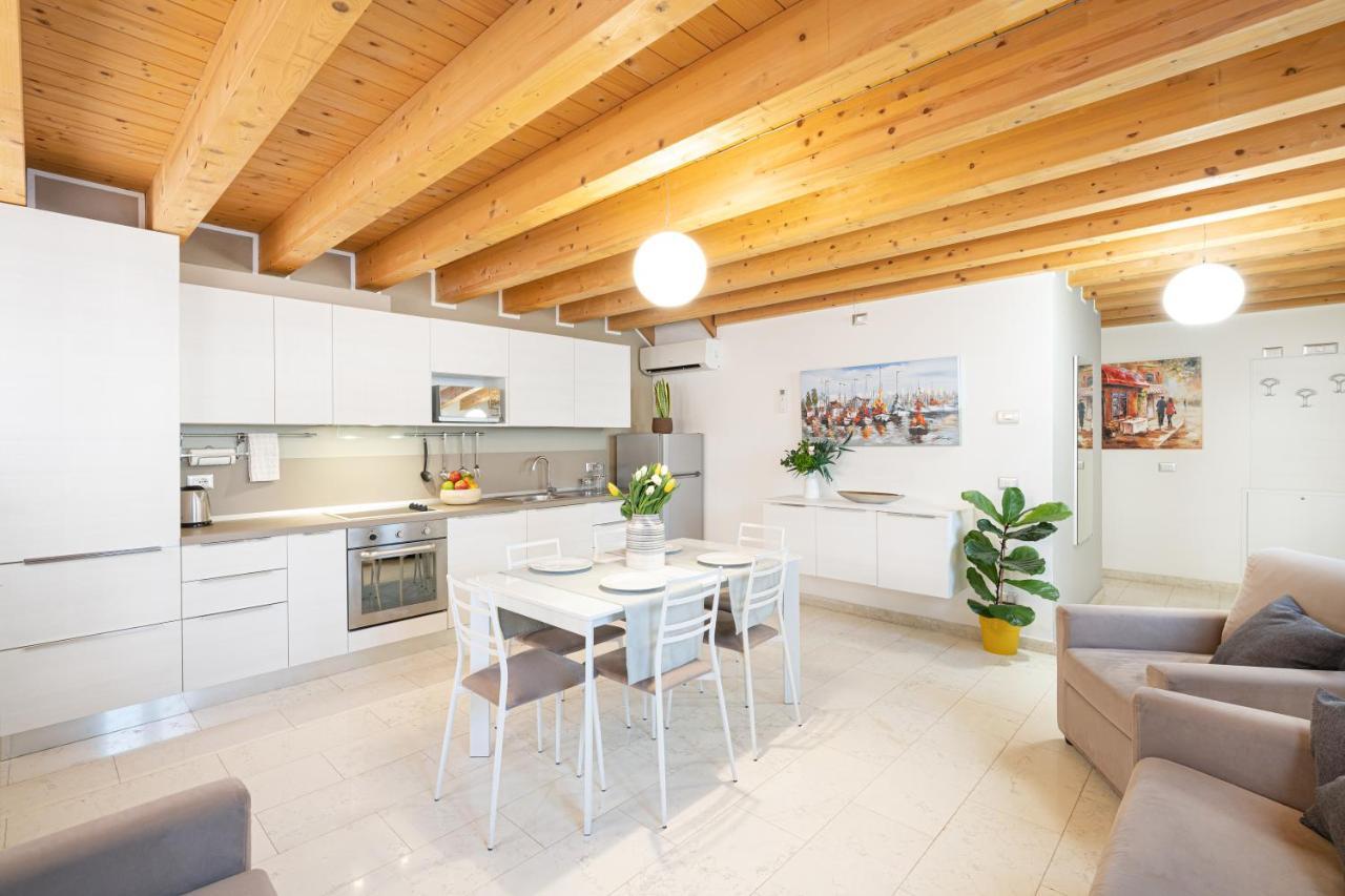 Two-Bedroom Apartment Split Level Canal View