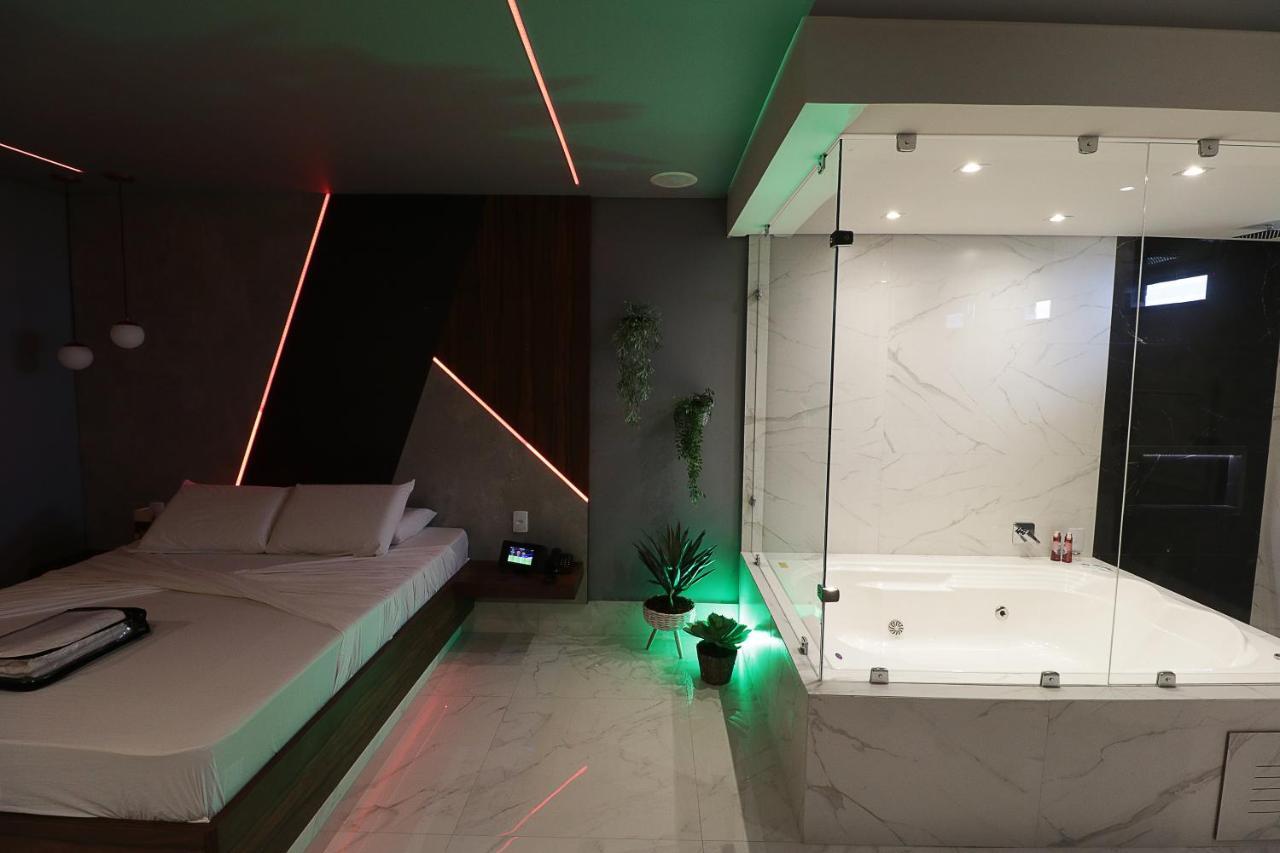 Deluxe Suite Spa Bath