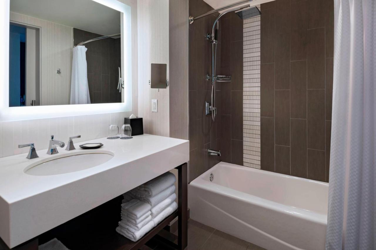Queen Room Two Queen Beds Hearing Accessible