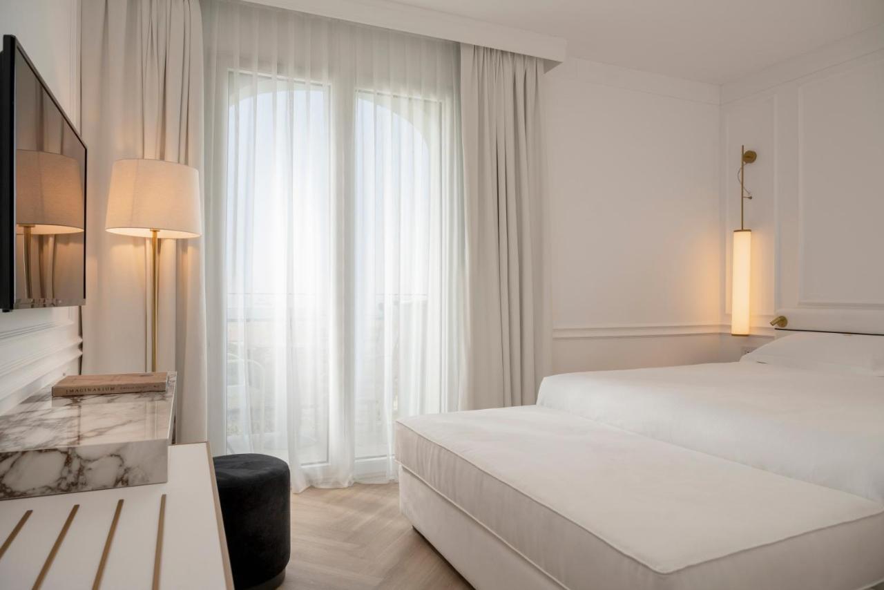 Deluxe Double or Twin Room Sea View