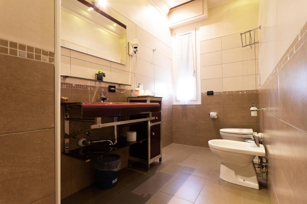 Double or Twin Room Private Bathroom