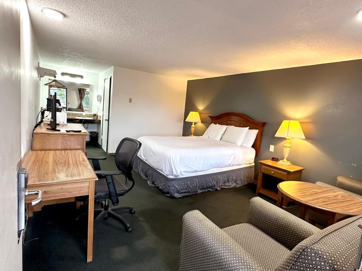 Standard Queen Room