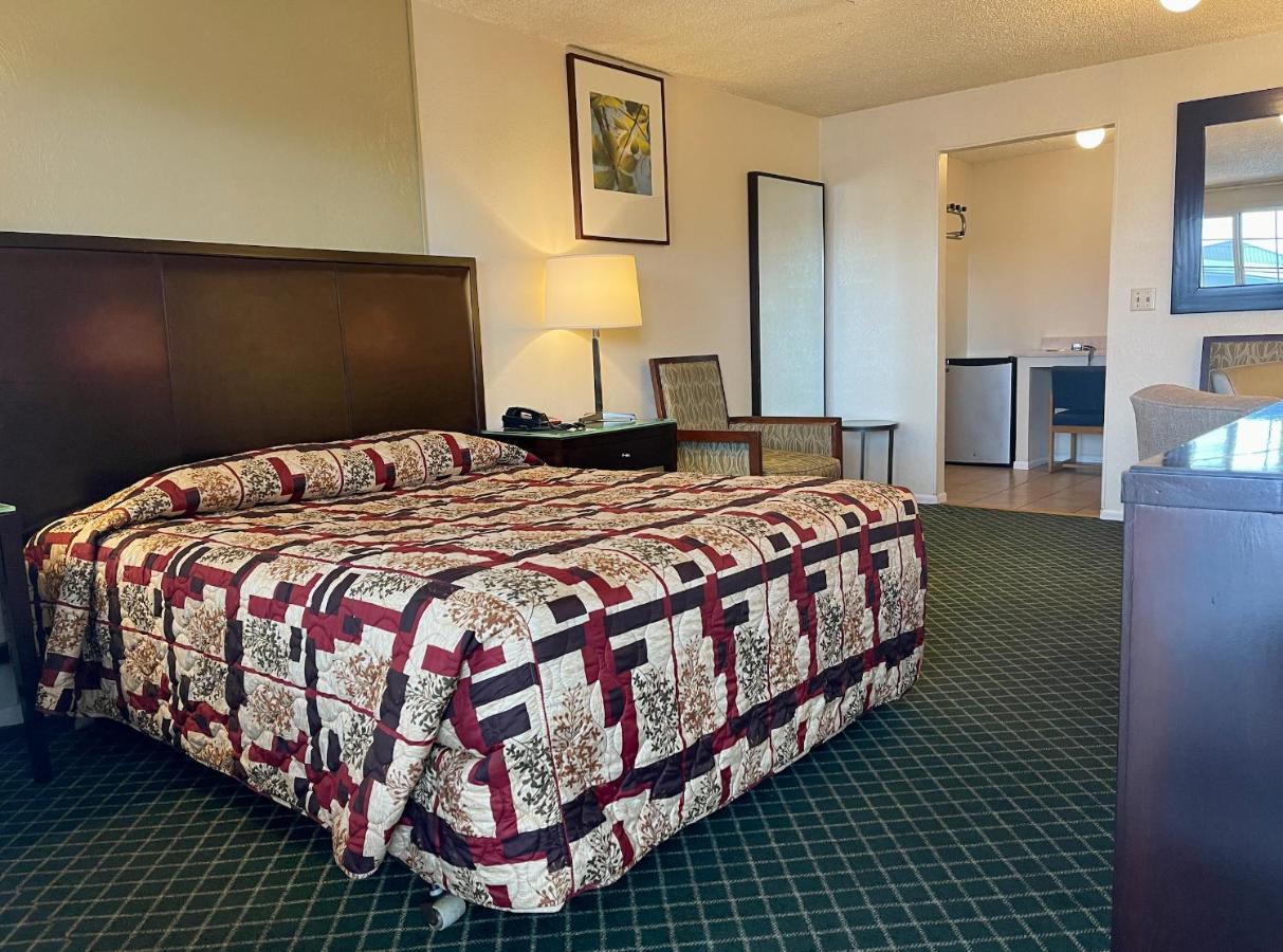 Queen Room,1588084357:JPEG