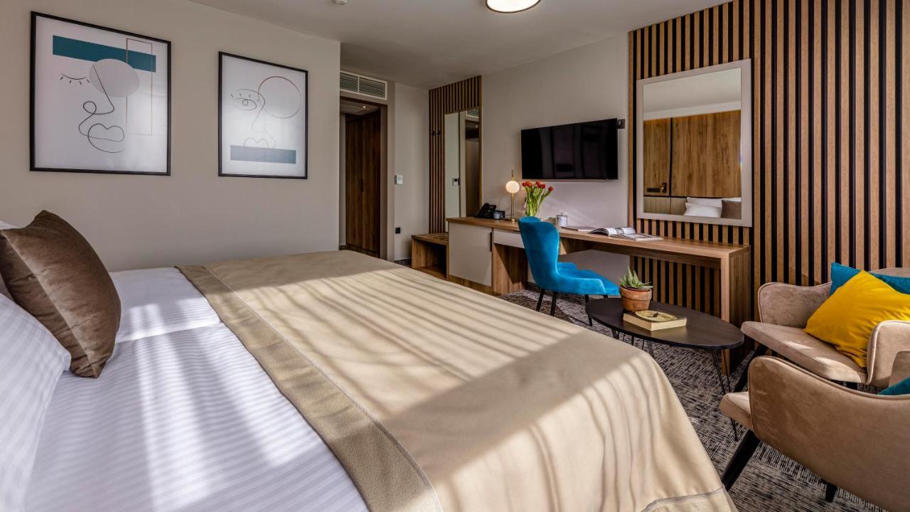 Superior Double or Twin Room,1369299809:JPEG
