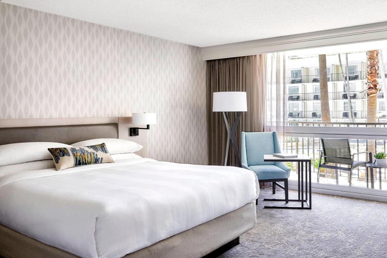 Guest room, 1 King, Pool view,1371383558:JPEG