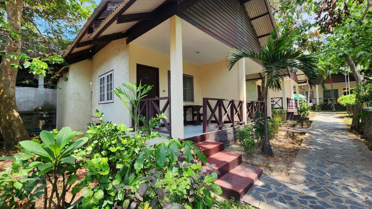 Bungalow Garden View,1371417413:JPEG