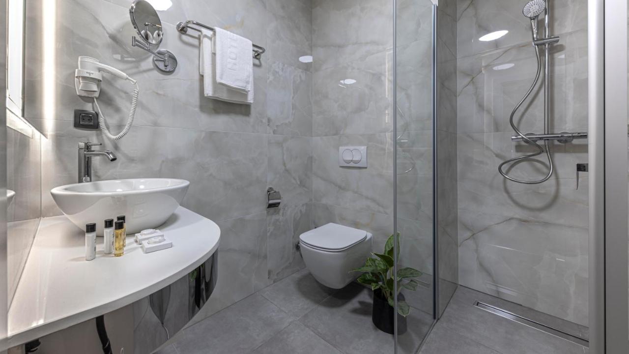 Deluxe Suite,1380091040:JPEG