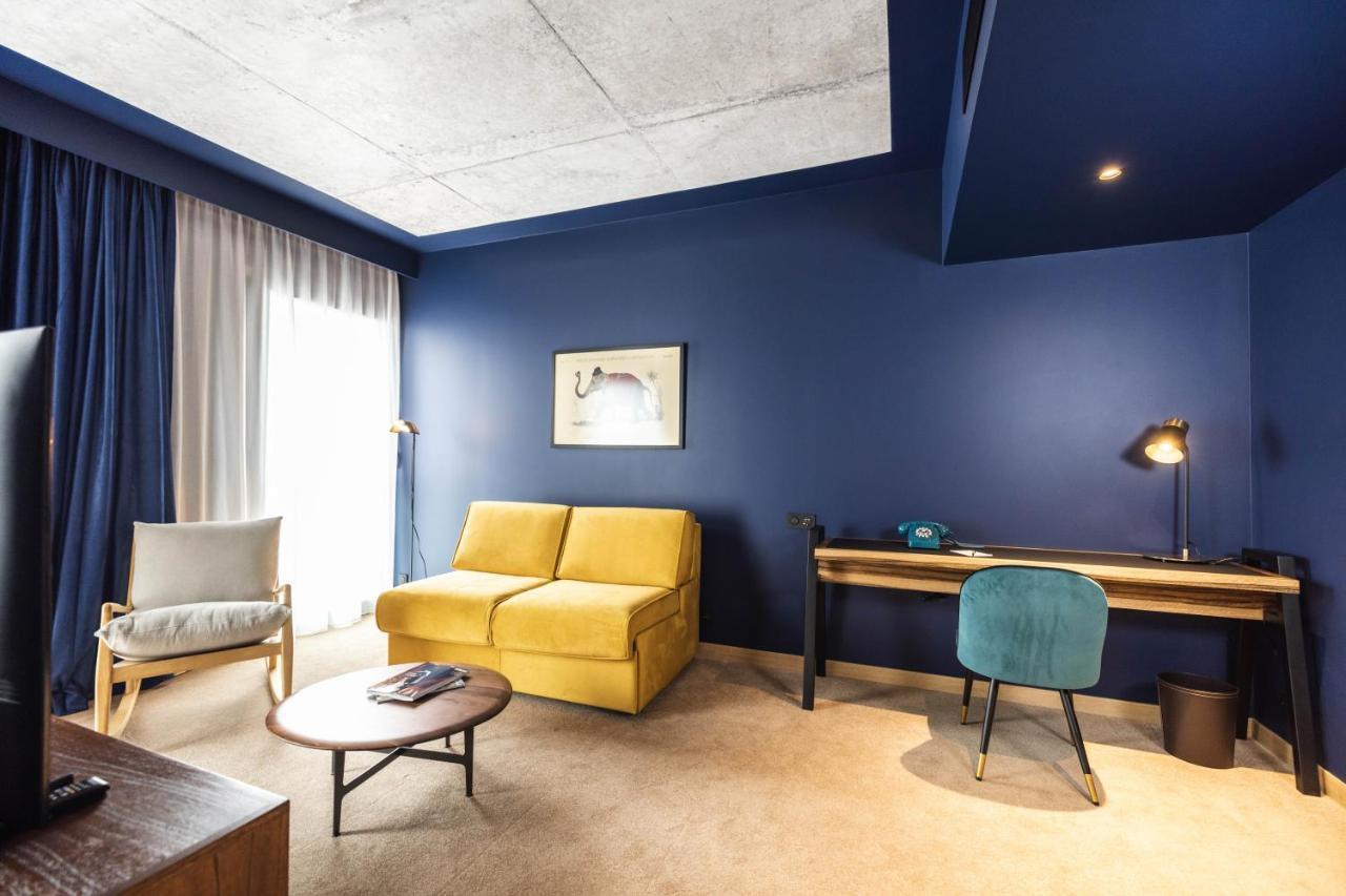 SUITE K