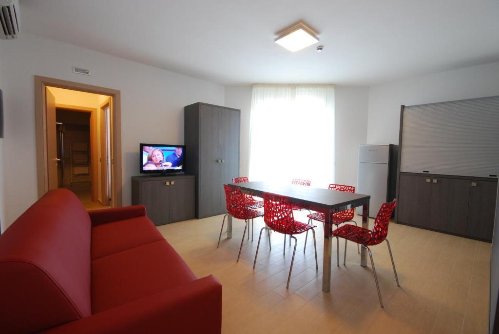 One-Bedroom Apartment,39850855:JPEG