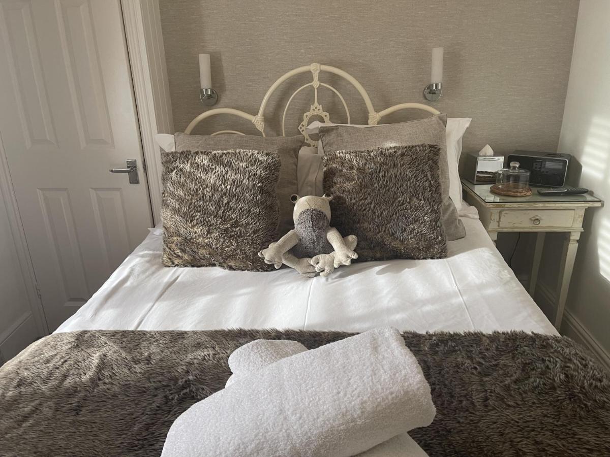 Standard Double Room,1588421834:JPEG