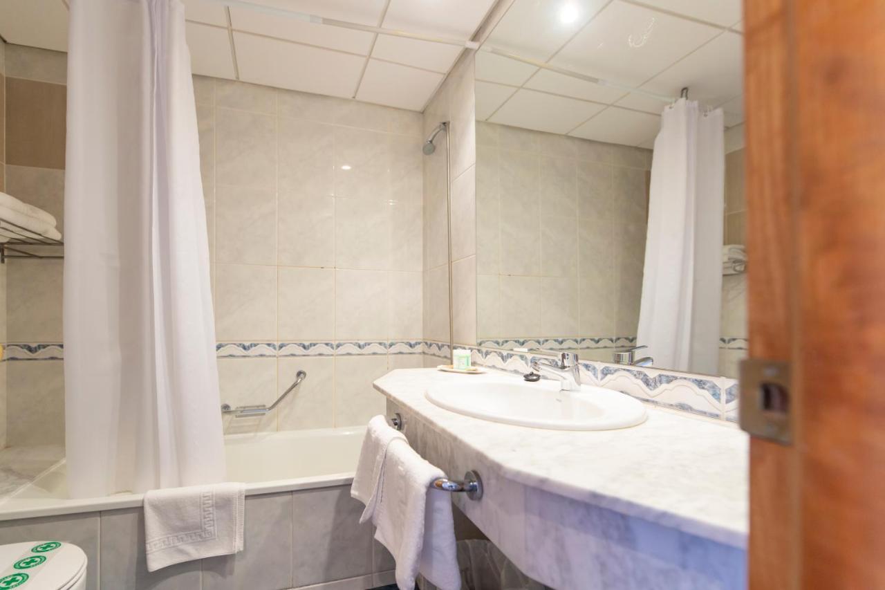Double or Twin Room Partial Sea View