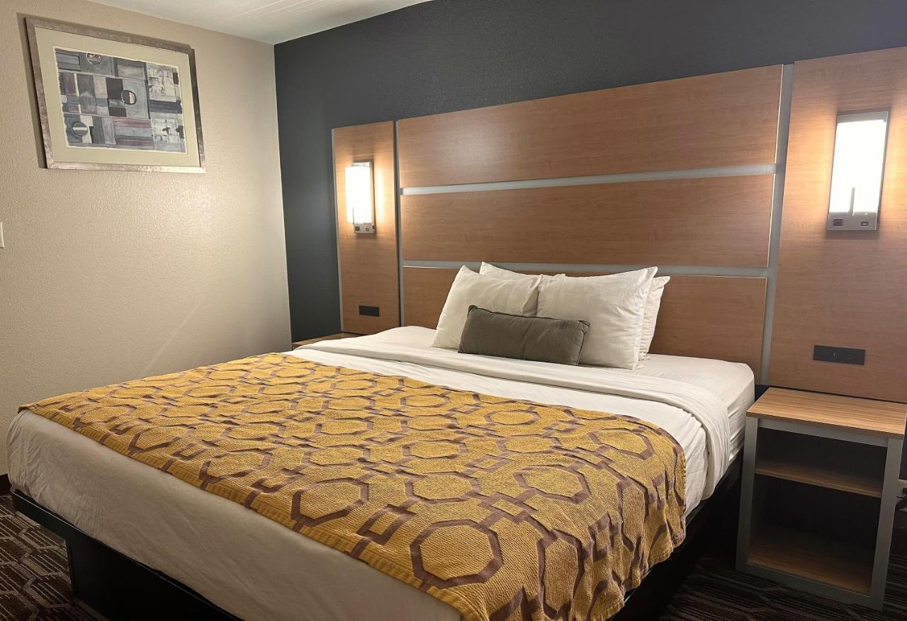 One-Bedroom King Suite Non-Smoking