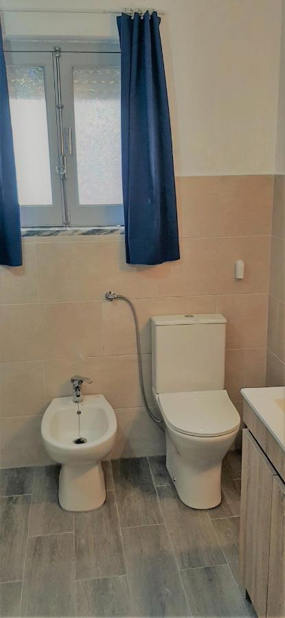 Twin Room Private External Bathroom,1367526038:JPEG