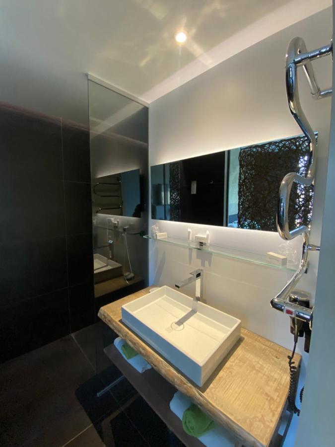 Deluxe Suite Shower