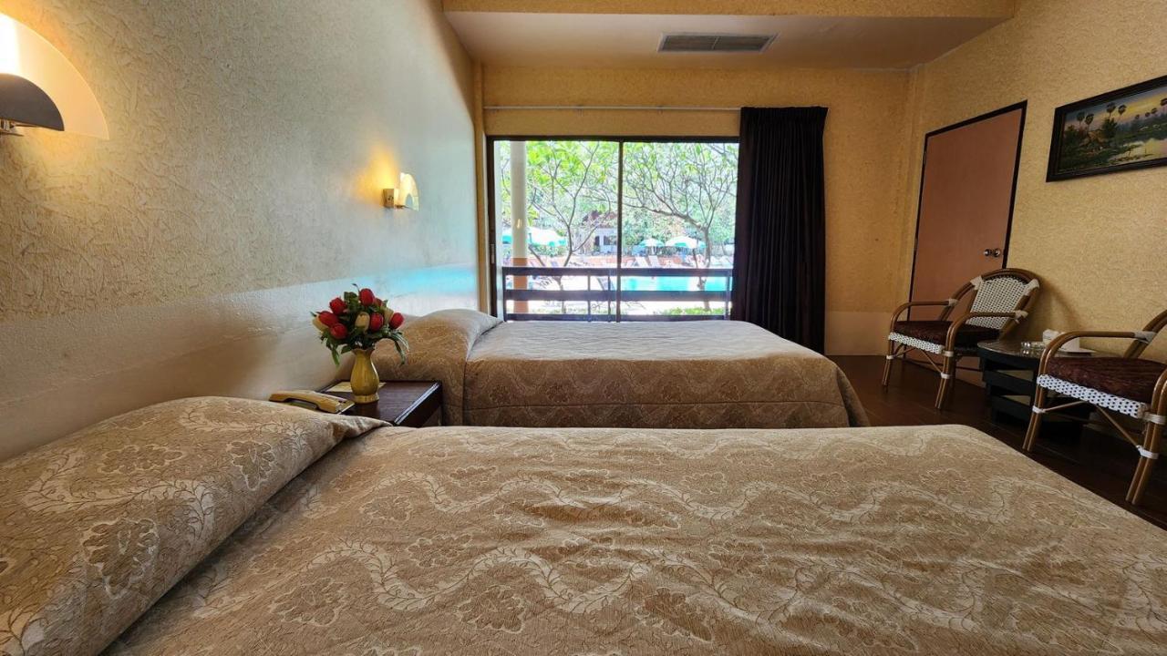 Superior Twin Room Pool View