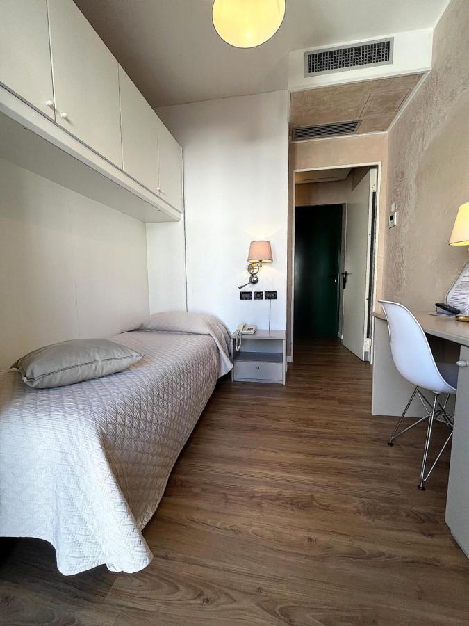 Single Room,1372245659:JPEG