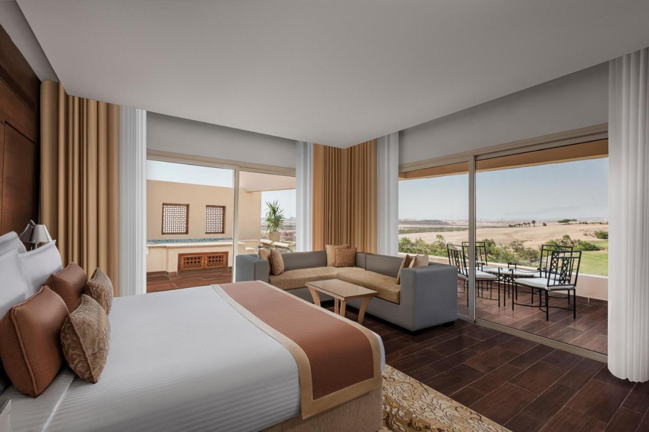 Executive Suite Bay or Golf View