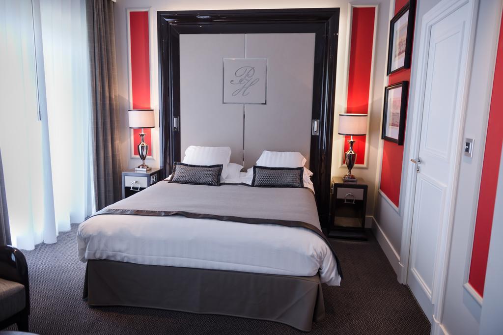 Deluxe City View Room Queen Bed,707521561:JPEG