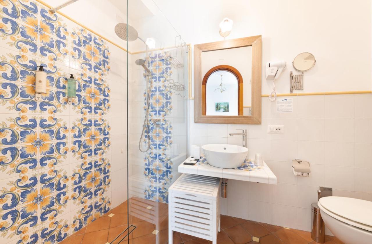 Double or Twin Room Sea View