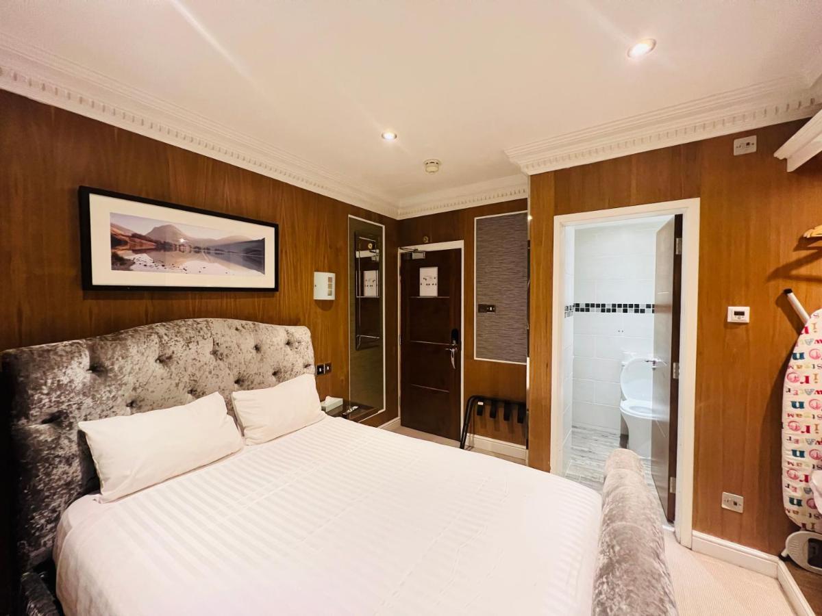 Double Room Private Bathroom