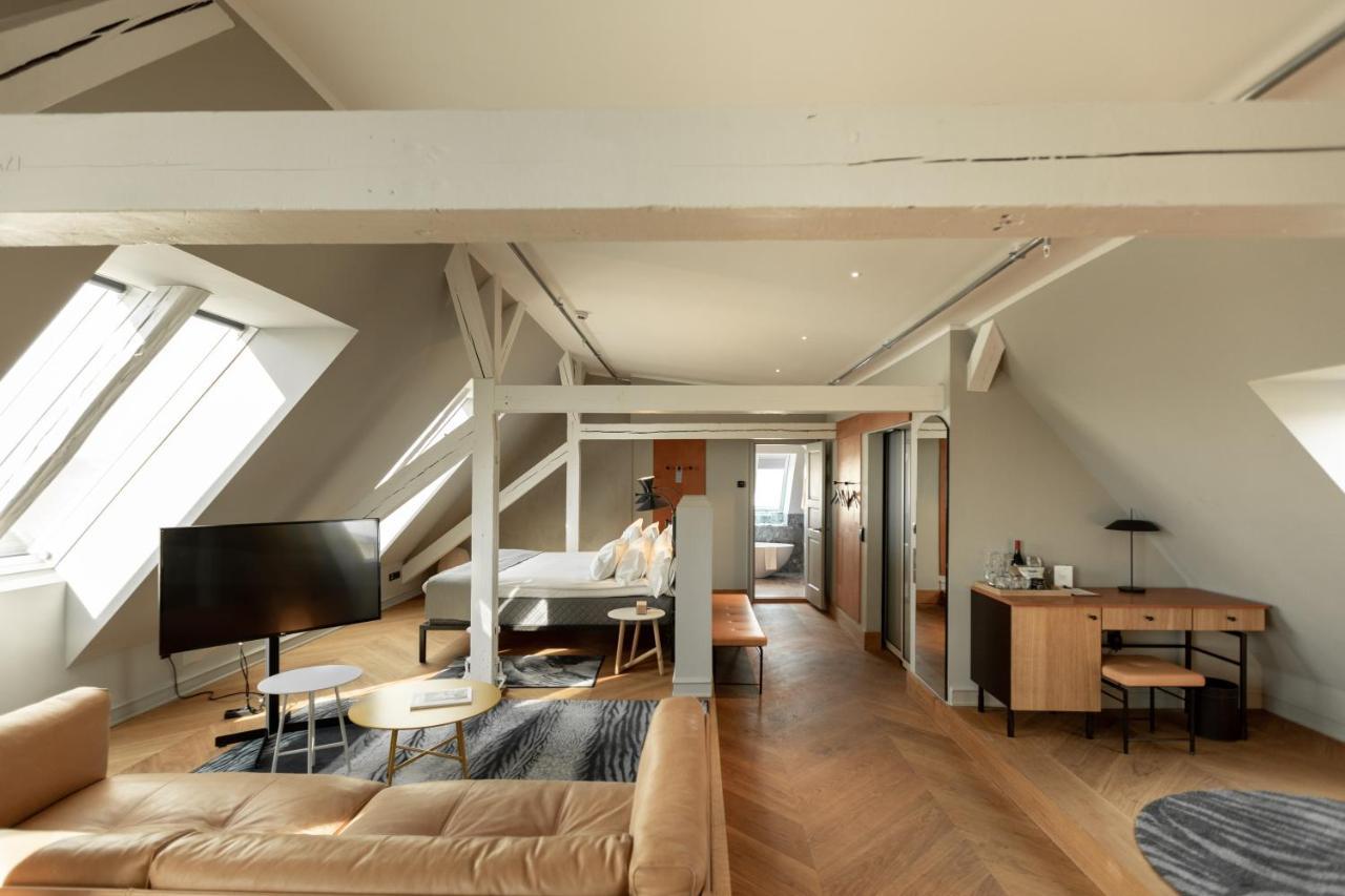 Penthouse Suite,1378361756:JPEG