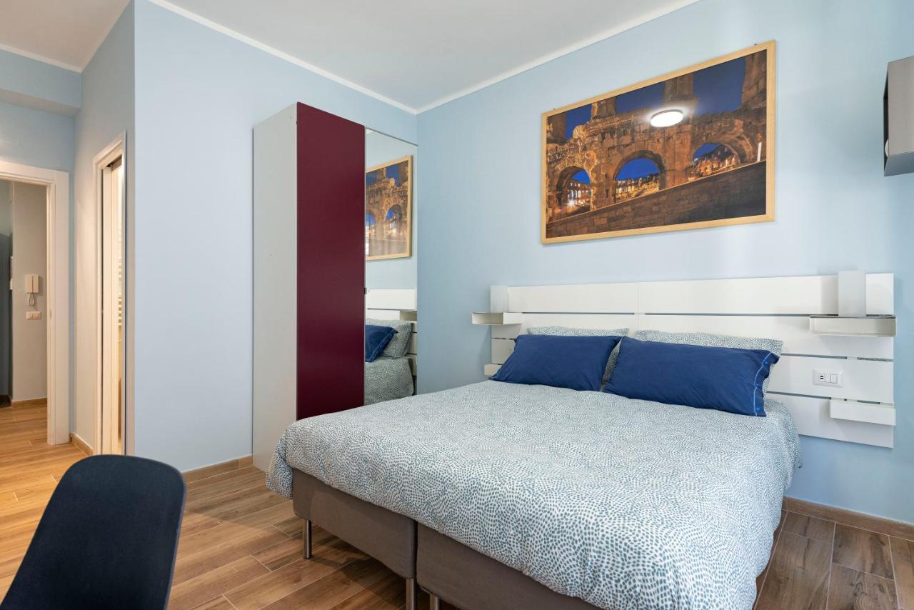 Deluxe Double Room Shower