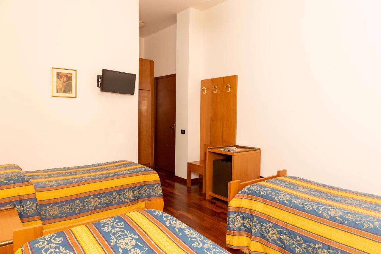 Classic Triple Room,1374908831:JPEG