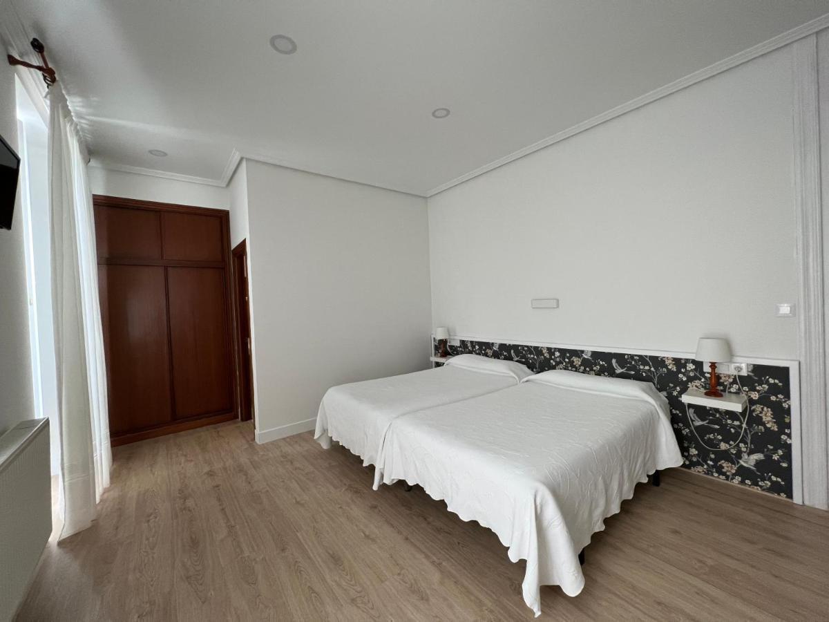 Twin Room,1376198381:JPEG