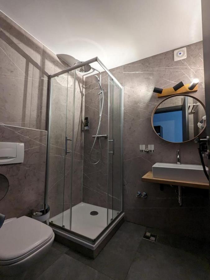 Double or Twin Room Private Bathroom