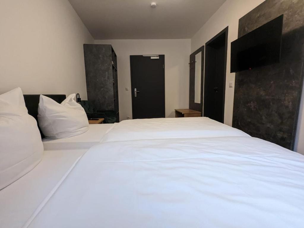 Double or Twin Room Private Bathroom
