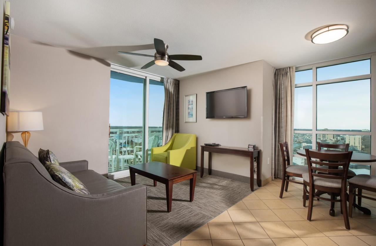 One-Bedroom Suite with Boulevard View