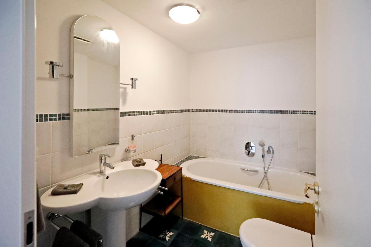 Small Double Room,1377388517:JPEG