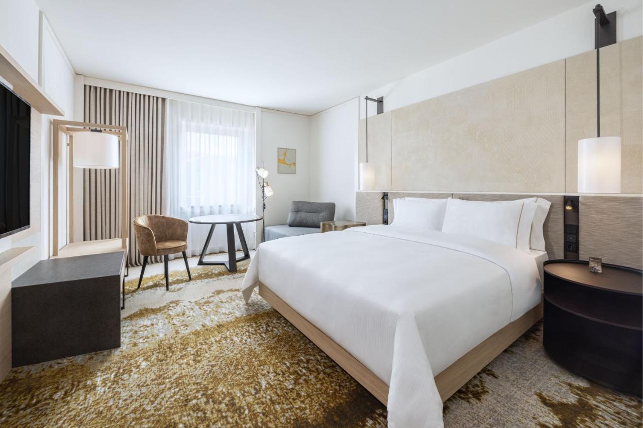 Deluxe Queen Room,1377518693:JPEG