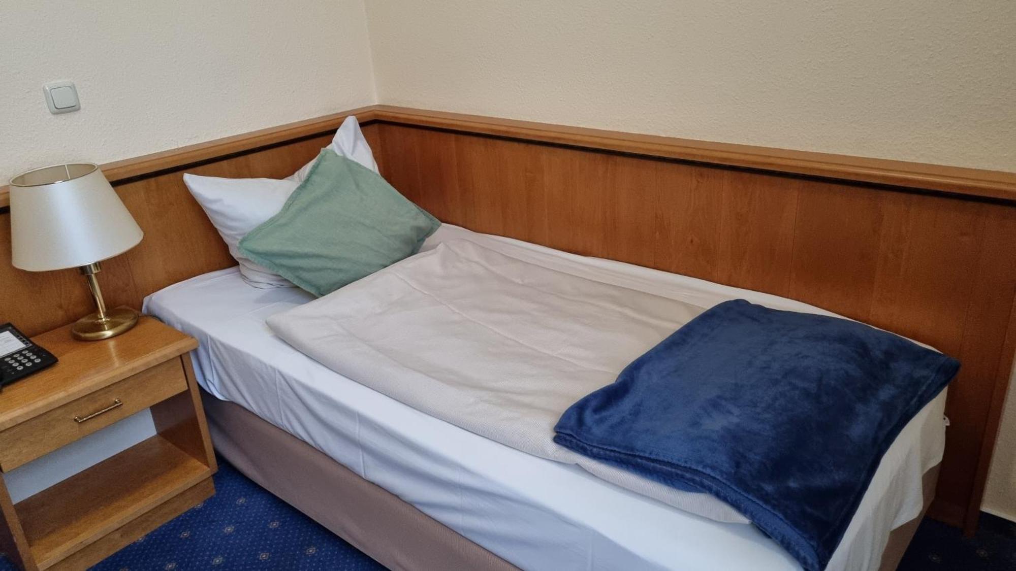 Standard Single Room,1377733829:JPEG