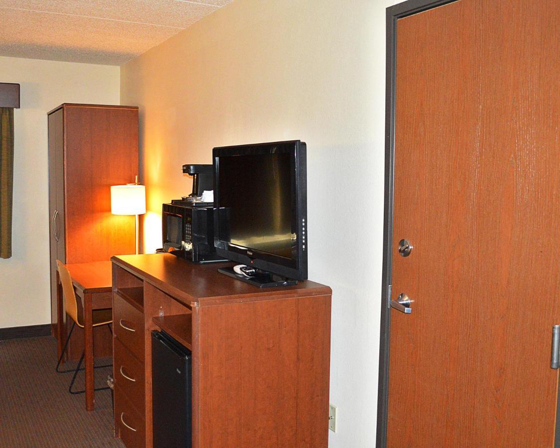 Queen Room Two Queen Beds or Adjoining Door Non-Smoking