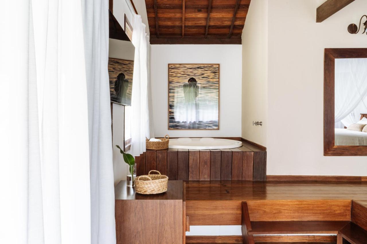 Superior Bungalow Spa Bath