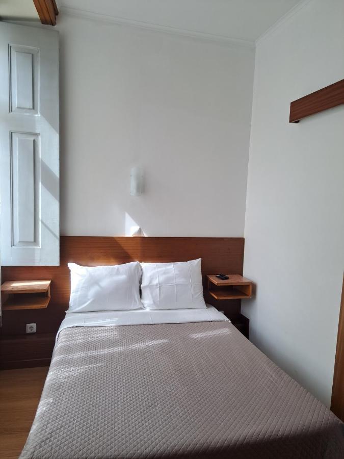 Single Room Bathroom,1377800939:JPEG
