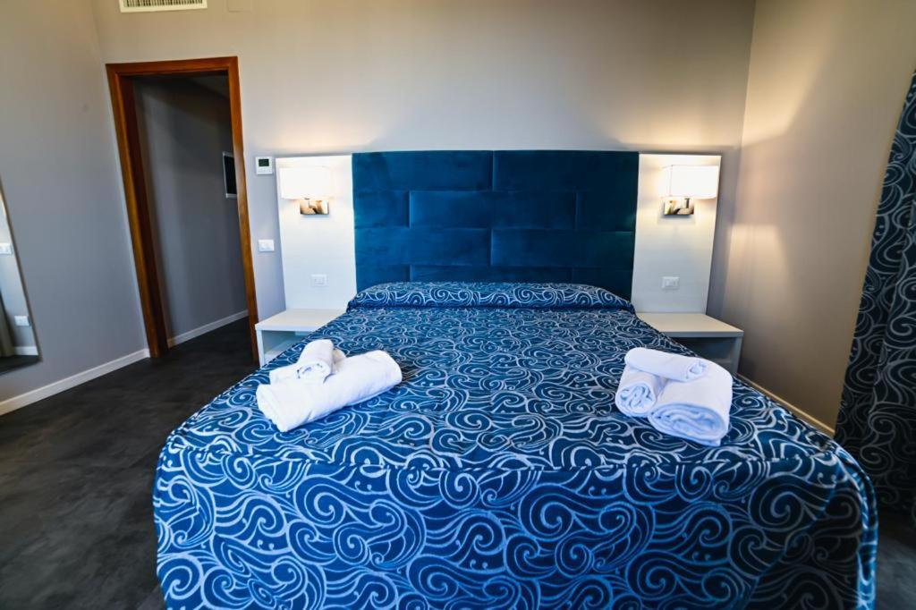 Double or Twin Room Sea View