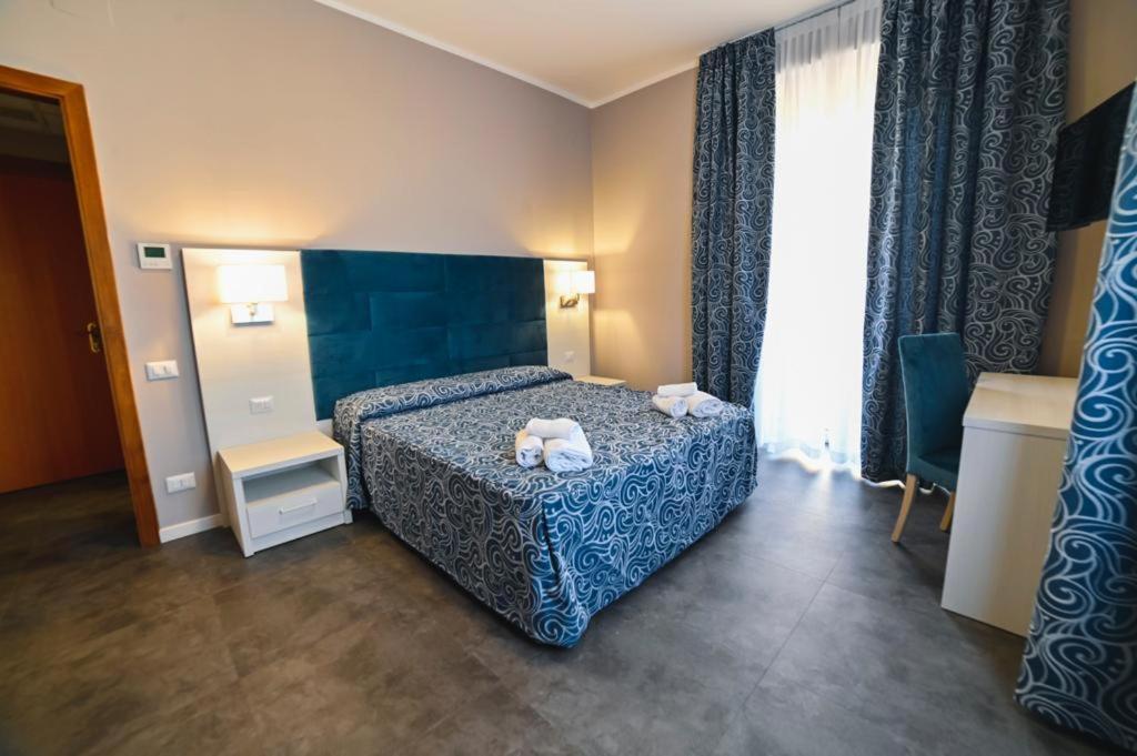 Double or Twin Room Sea View