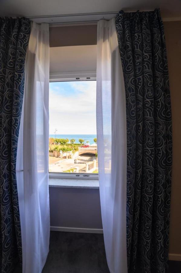 Double or Twin Room Sea View