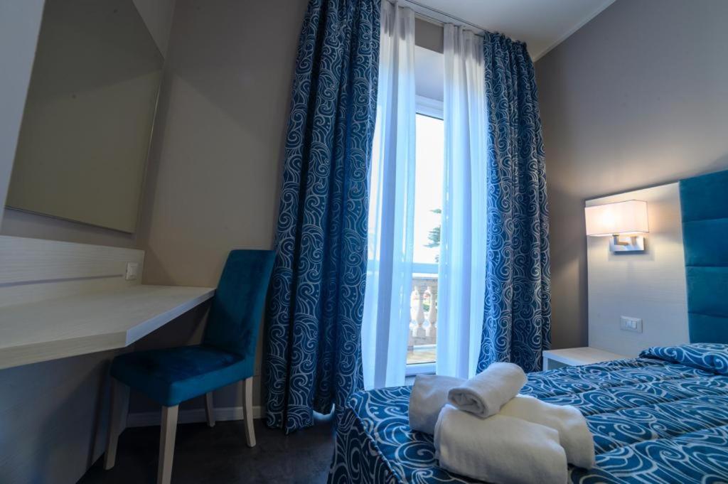 Double or Twin Room Sea View