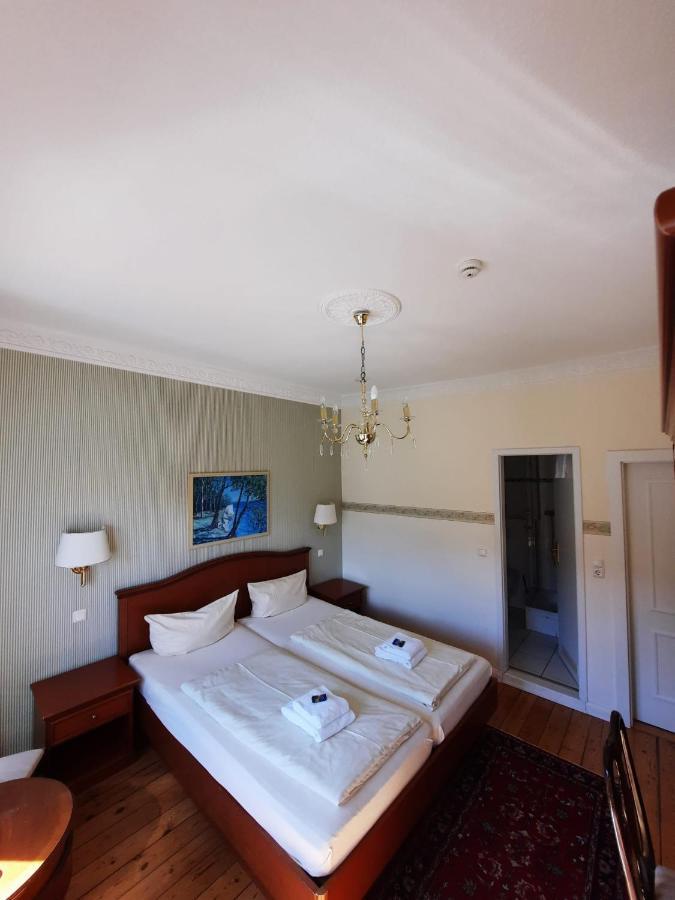 Double Room,1377916775:JPEG