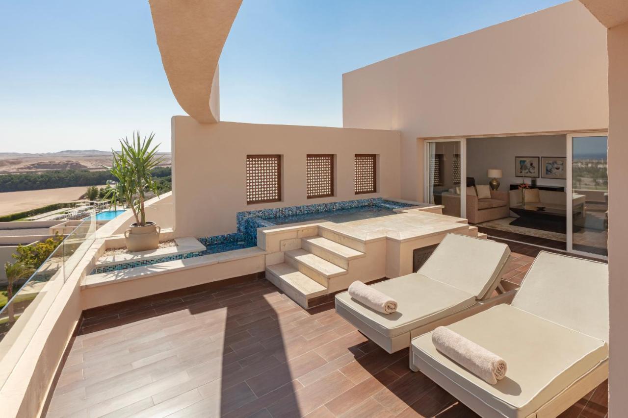 Executive Suite Bay or Golf View