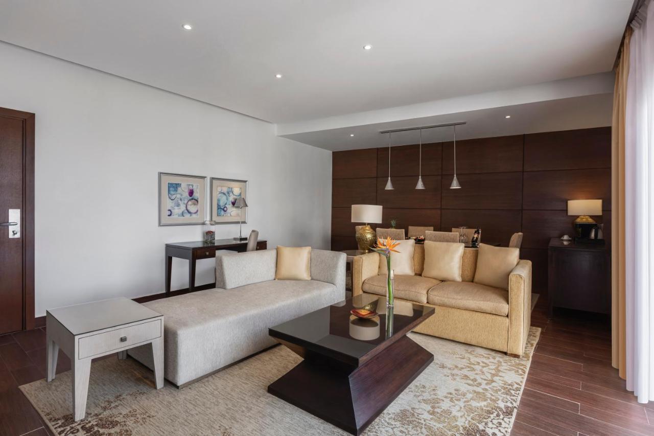 Executive Suite Bay or Golf View