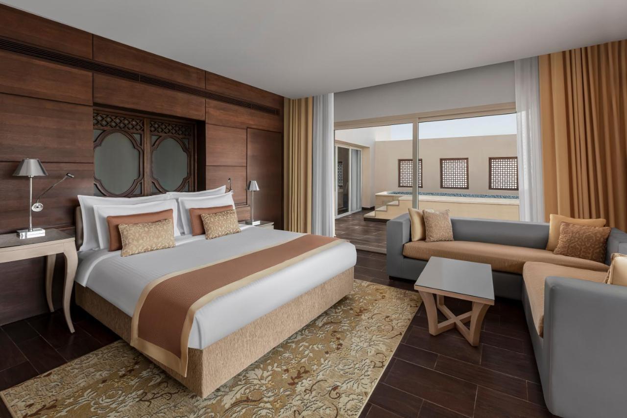 Executive Suite Bay or Golf View