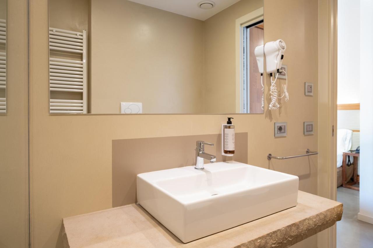 Deluxe Room,1557995875:JPEG